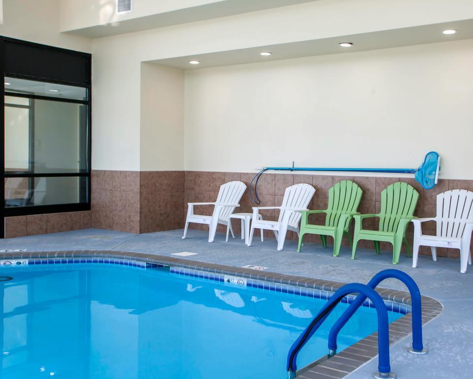 Comfort Inn & Suites Harrisonville Exterior photo
