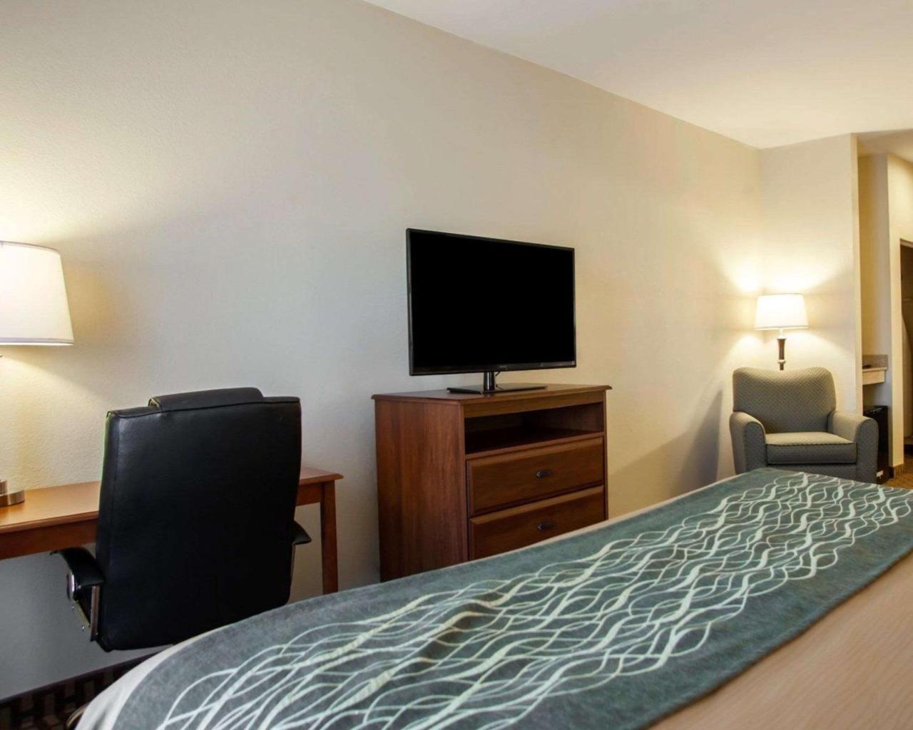 Comfort Inn & Suites Harrisonville Exterior photo
